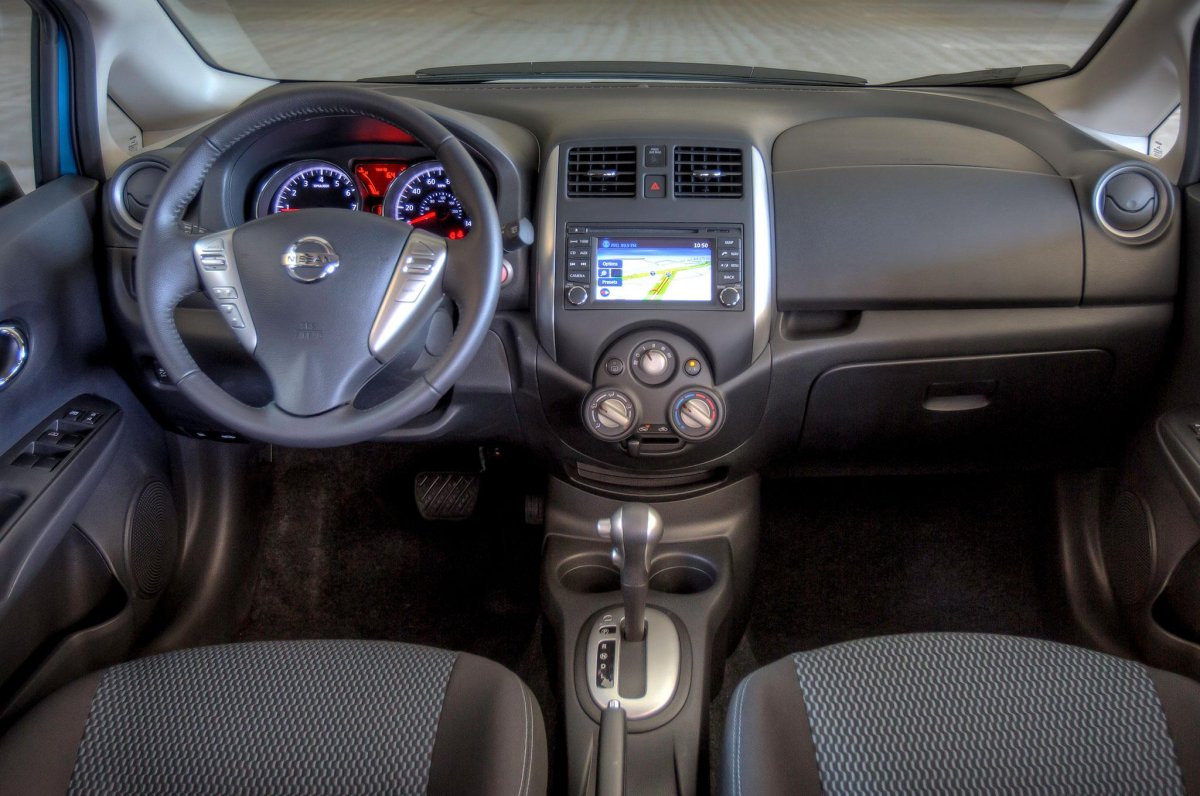 Nissan Versa салон 2012