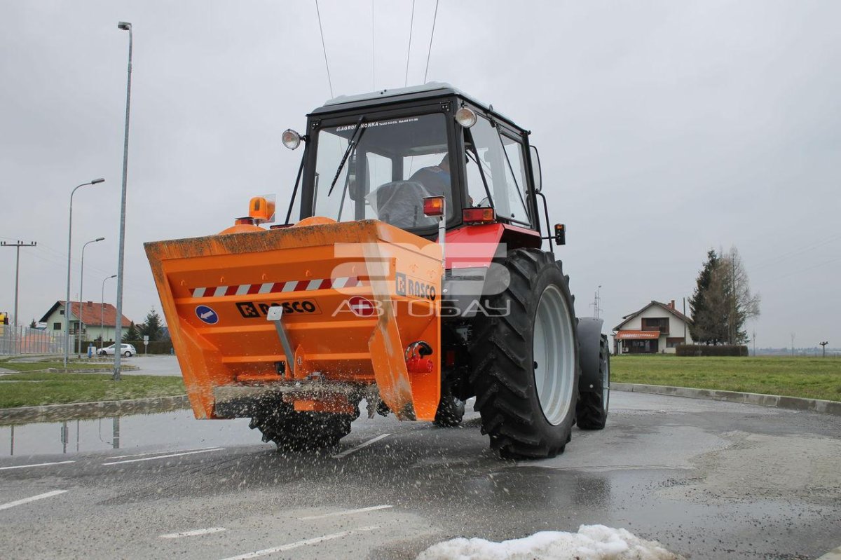 Прицепной распределитель реагентов