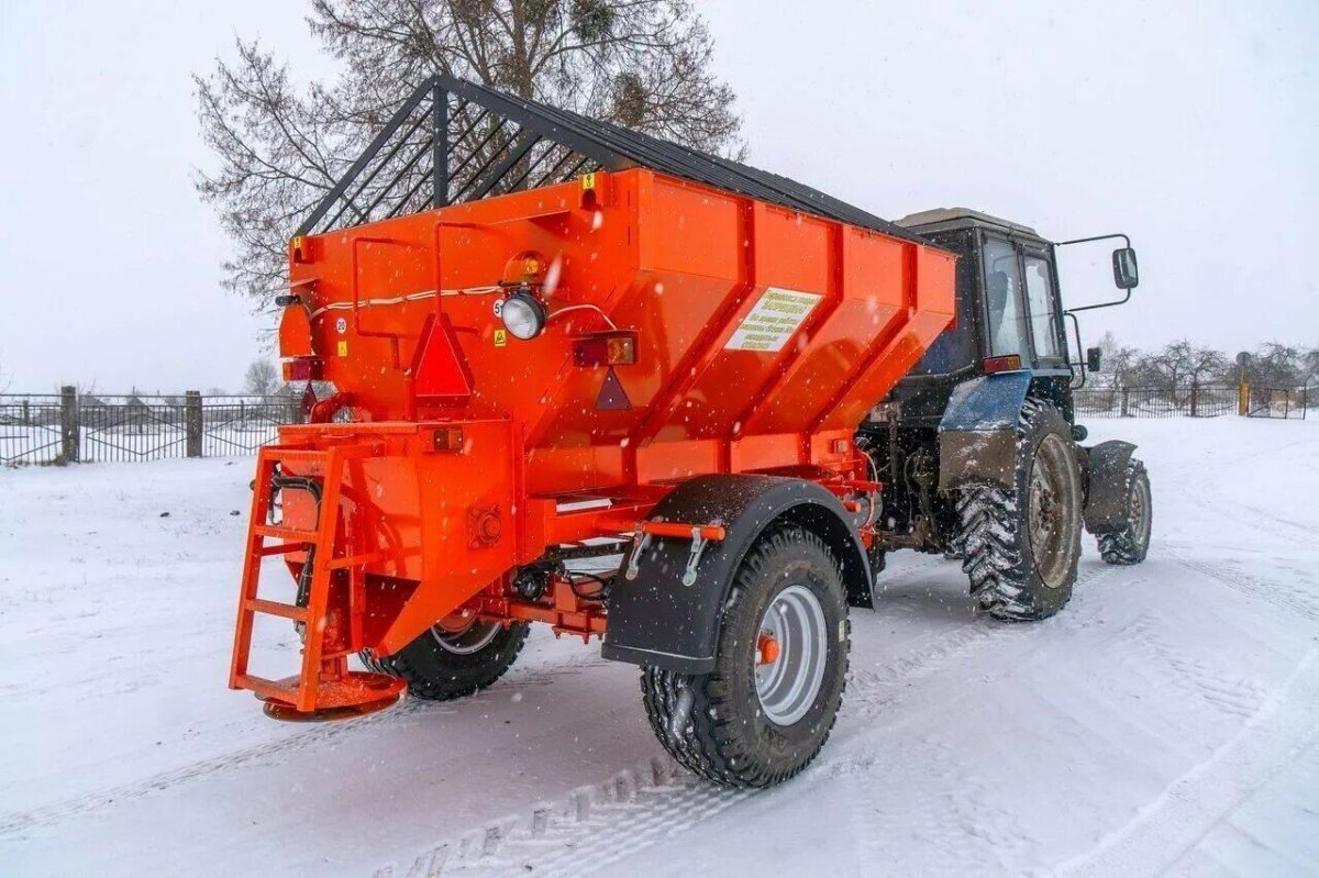 Пескоразбрасыватель полуприцепной тракторный ПРР-3,6