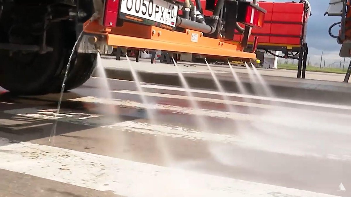 Рейка для распределения жидких противогололедных материалов