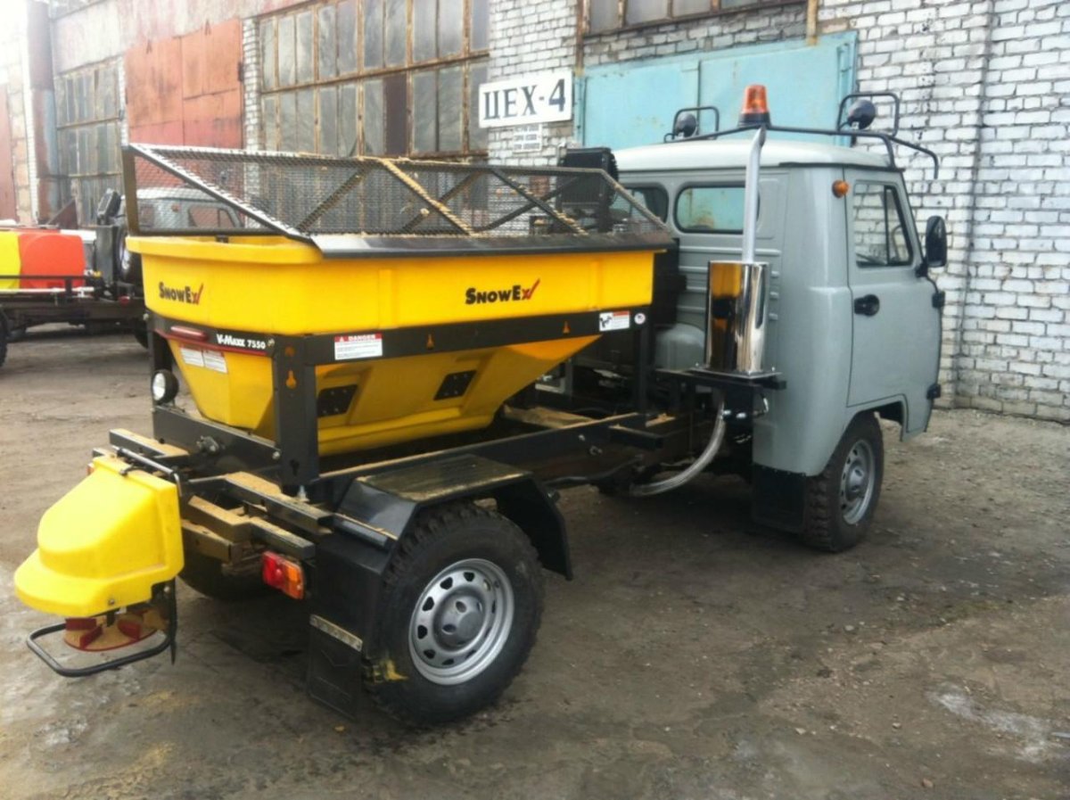 SNOWEX пескоразбрасыватель прицепной