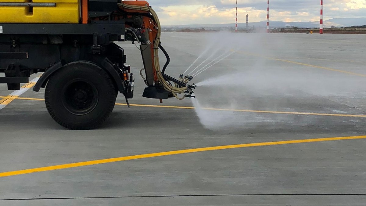 Аэродромный очиститель ВПП КРАЗ-255 Горыныч