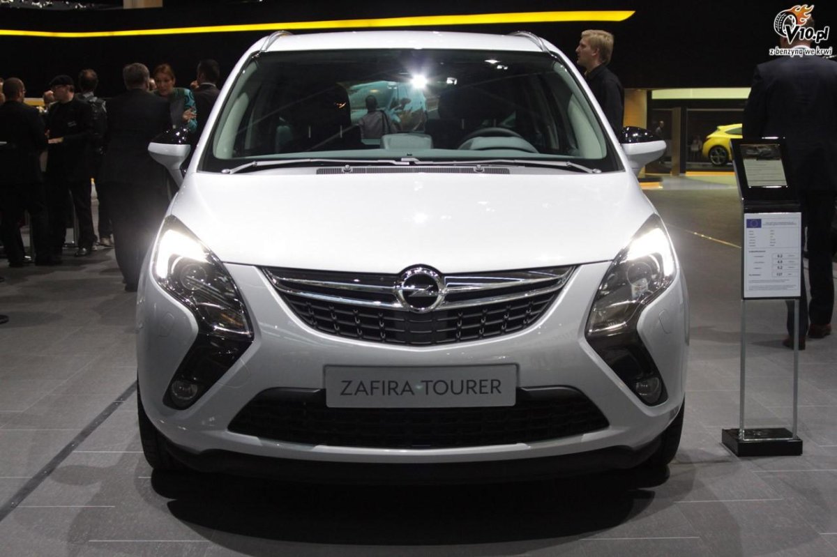 Опель Зафира Турер 2015