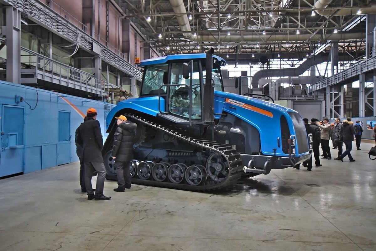 Гусеничный трактор Агромаш-Руслан