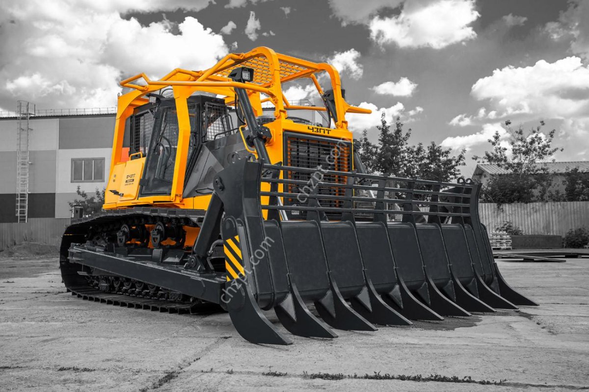 ЧЗПТ - Челябинский завод промышленных тракторов