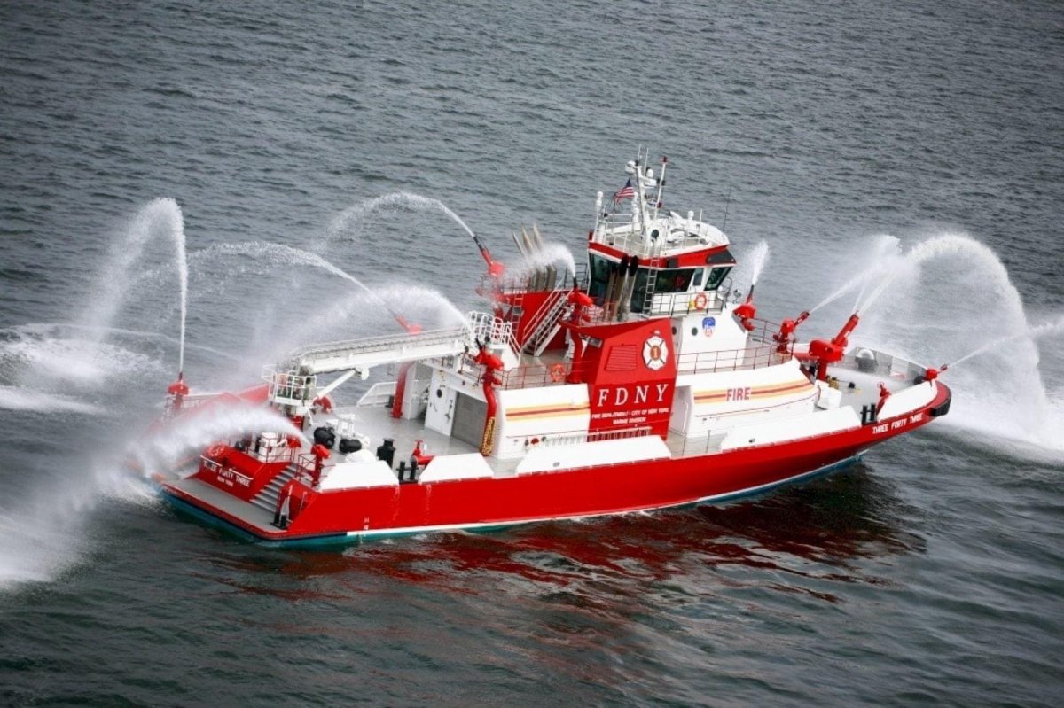 Немецкий пожарный корабль