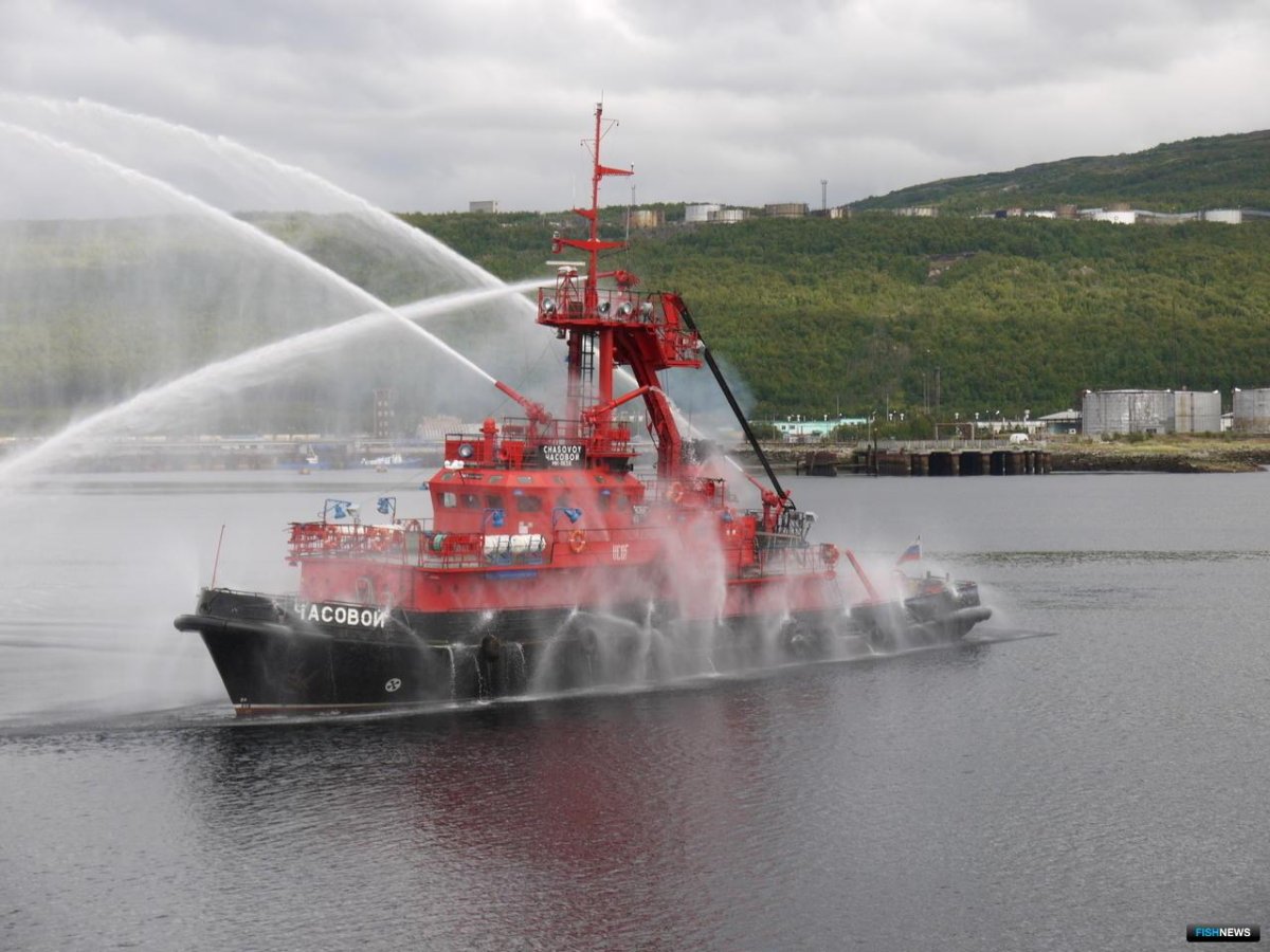 Пожарный катер МЧС России