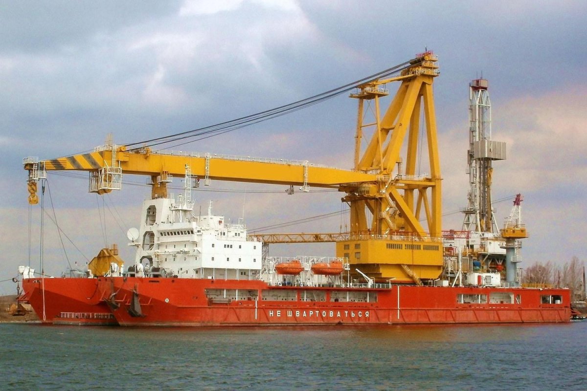 Исполин плавкран Астрахань