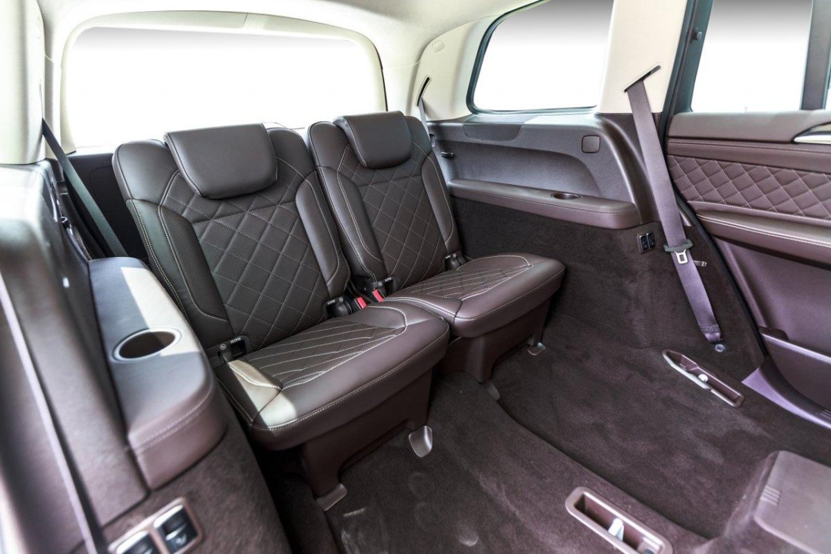 Mercedes GLS салон сзади