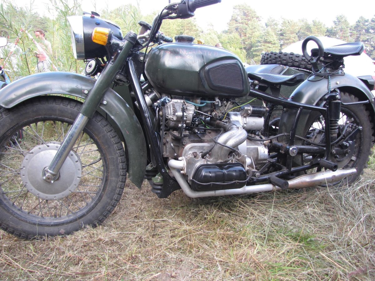 Мотоцикл Урал с двигателем от ВАЗ 2106