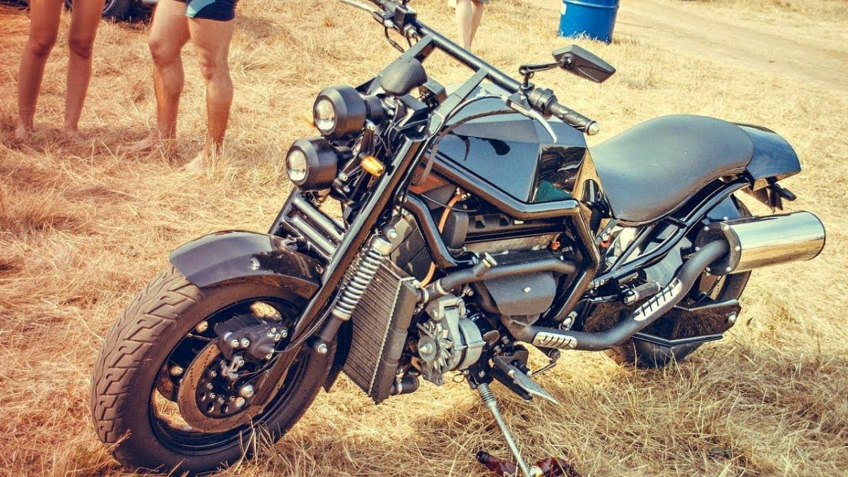 Мотоцикл Урал с двигателем ГАЗ 53