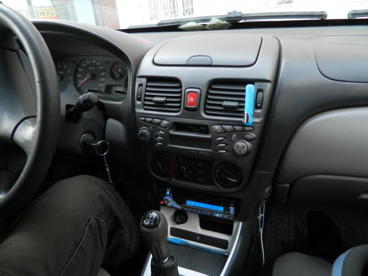 Nissan Almera n16 салон