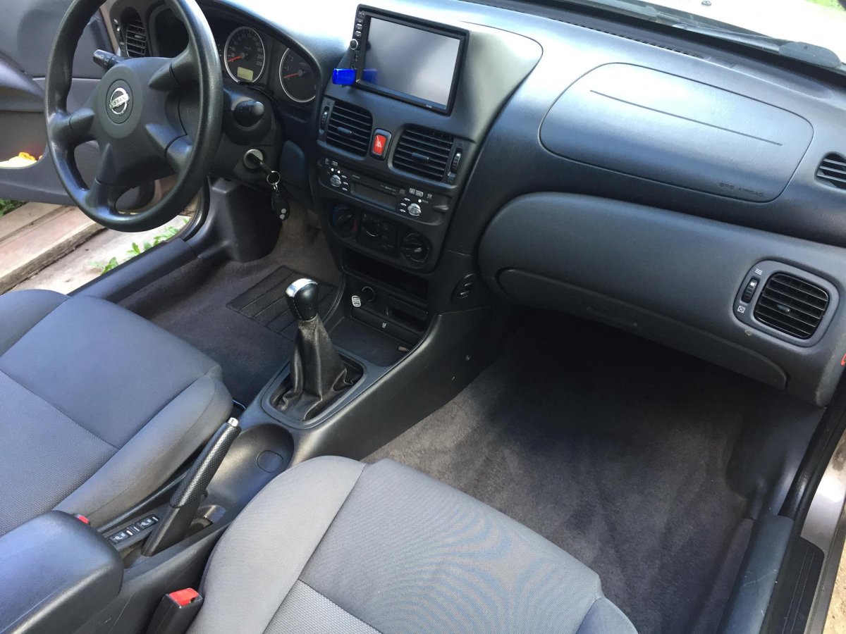 Nissan Almera 2005 салон