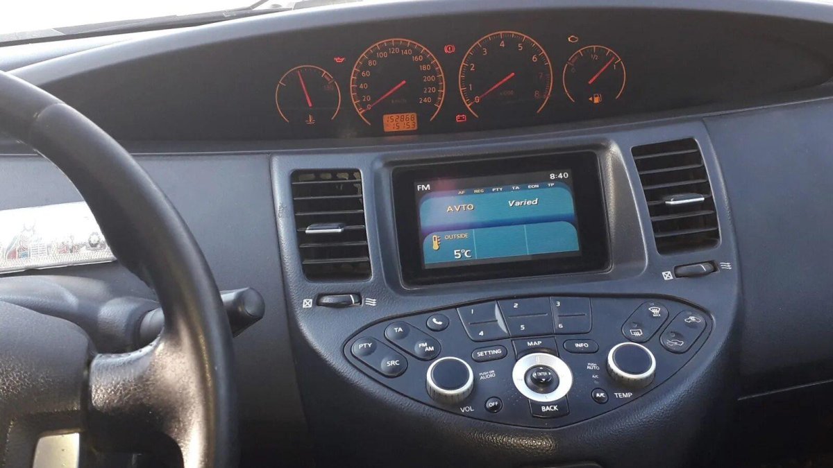 Nissan primera панель
