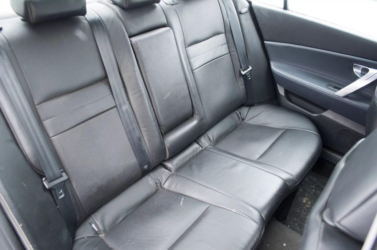 Ниссан с кожаным салоном