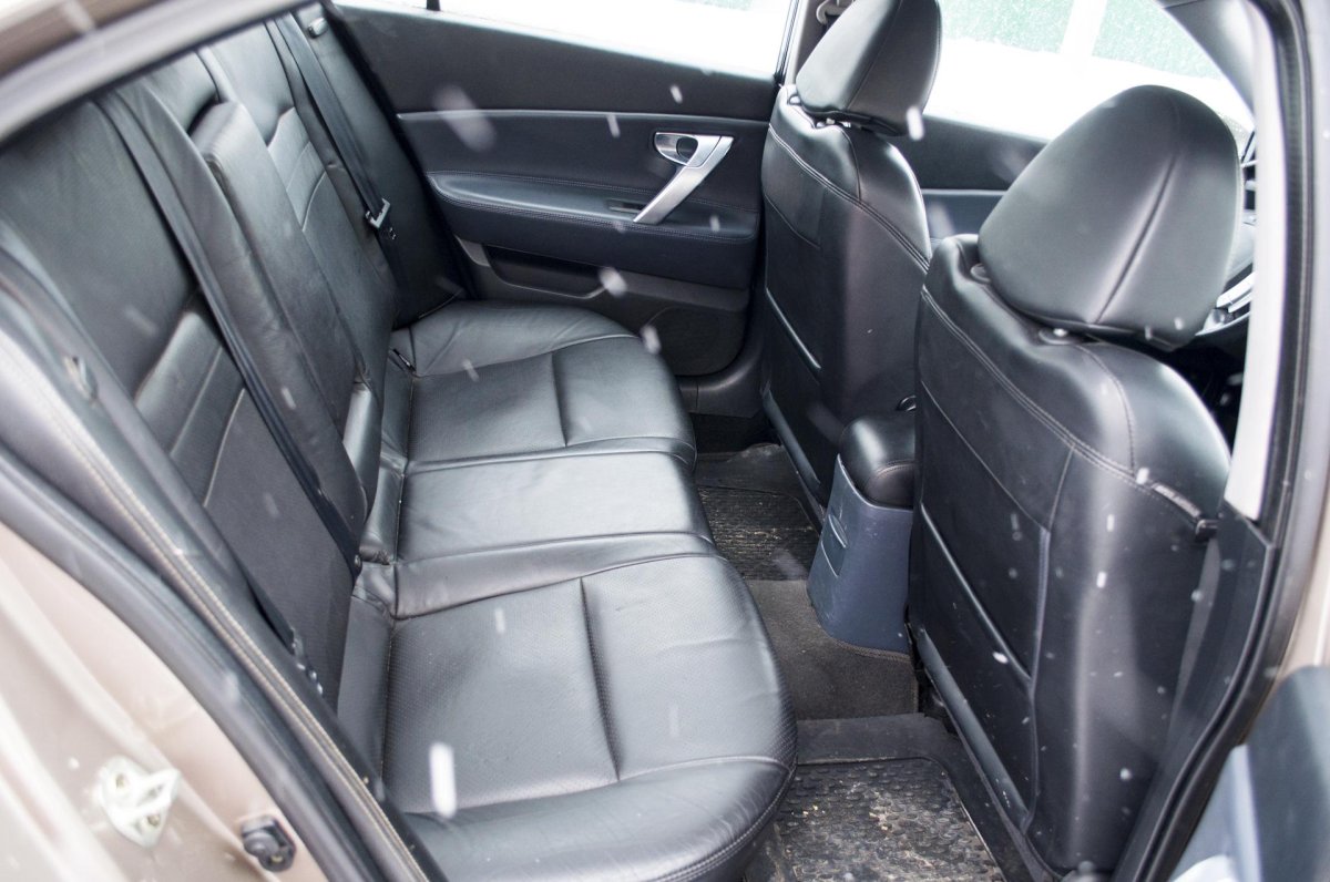 Ниссан Фэирледи z салон сзади