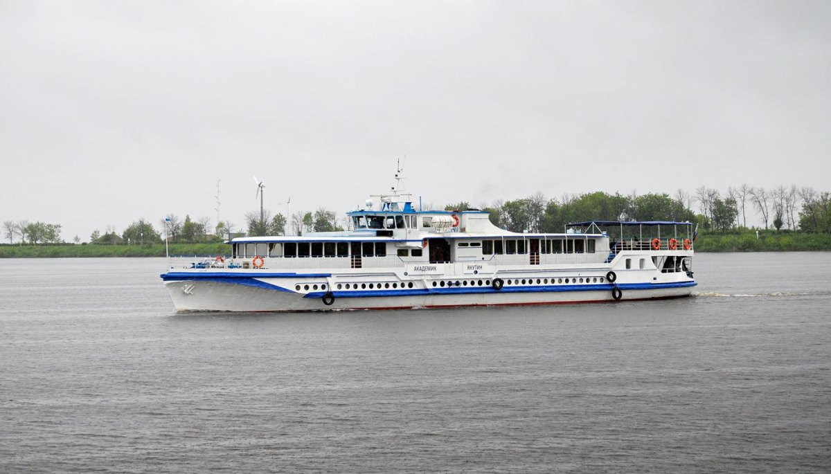 Академик Якутин теплоход
