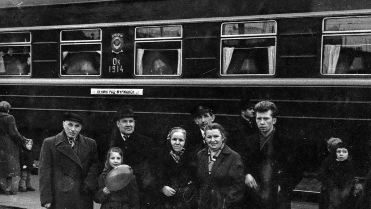 Поезд Жданов Ленинград