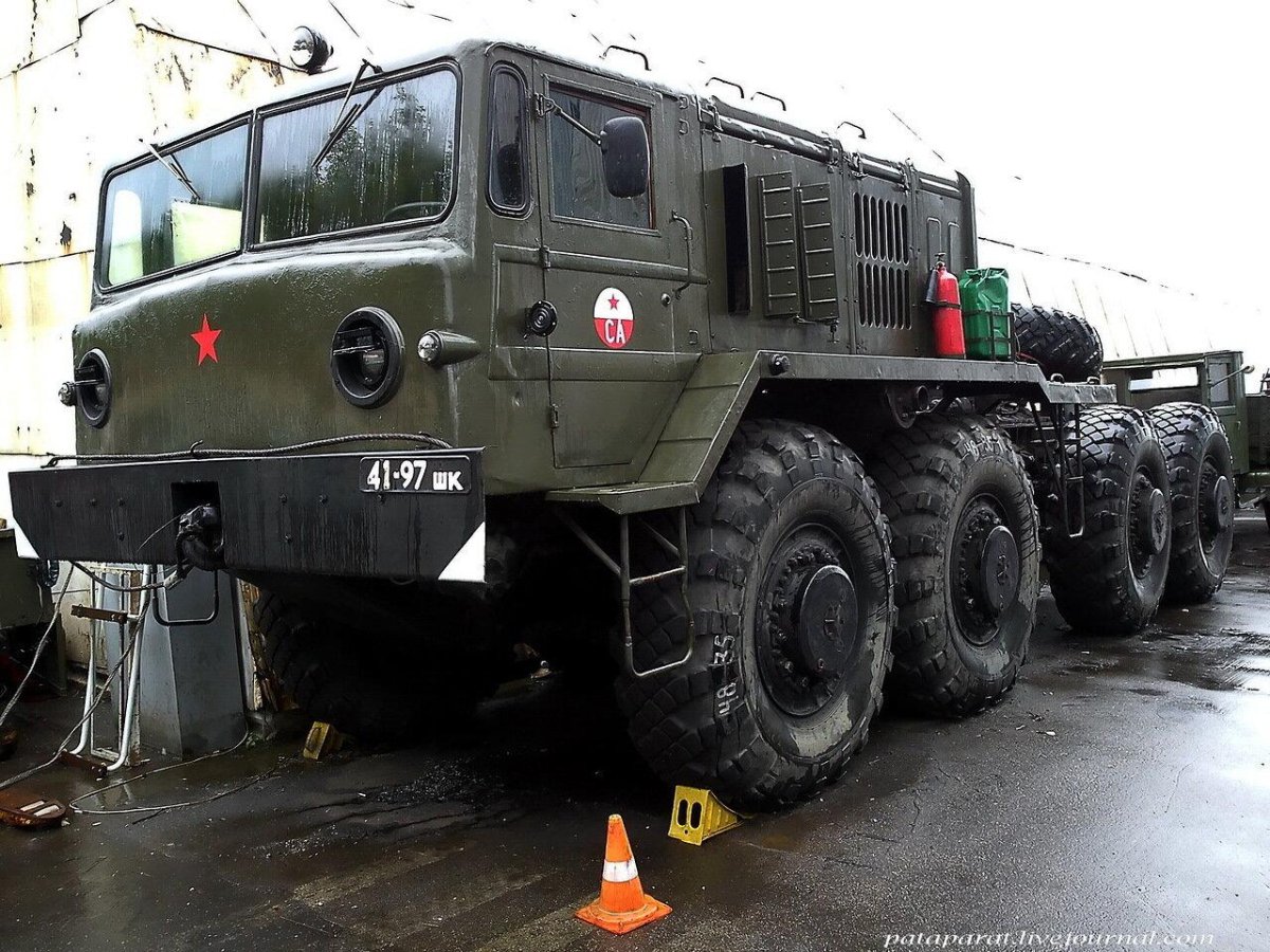 МАЗ военный тягач 537