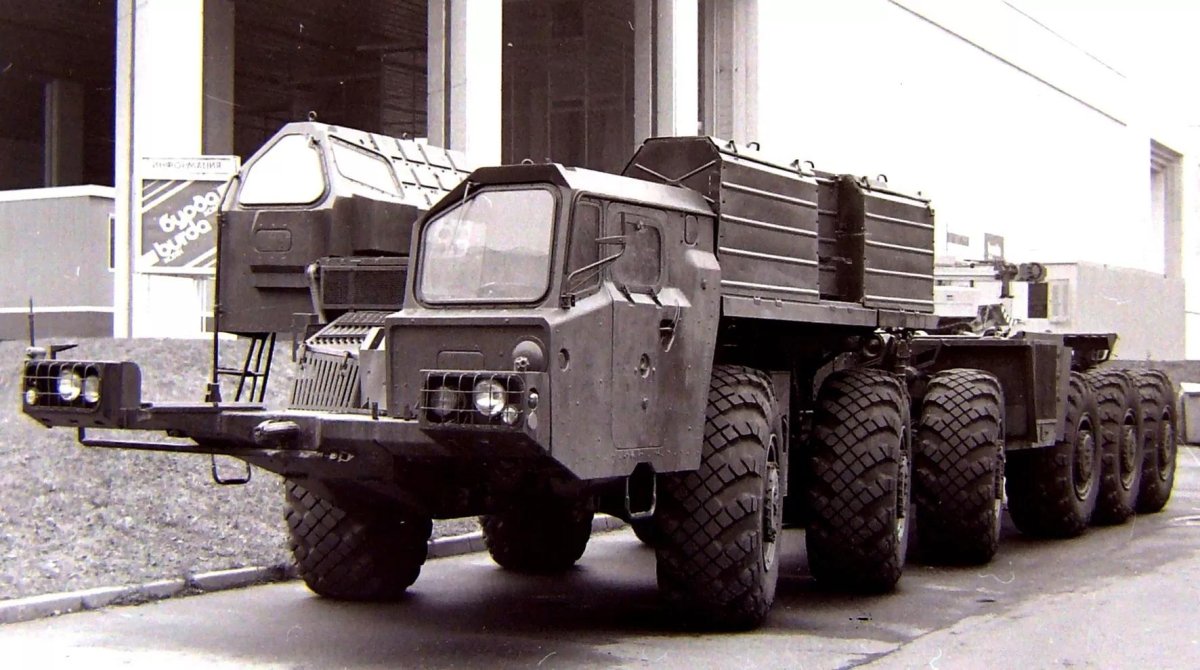 МАЗ-547 ракетный тягач
