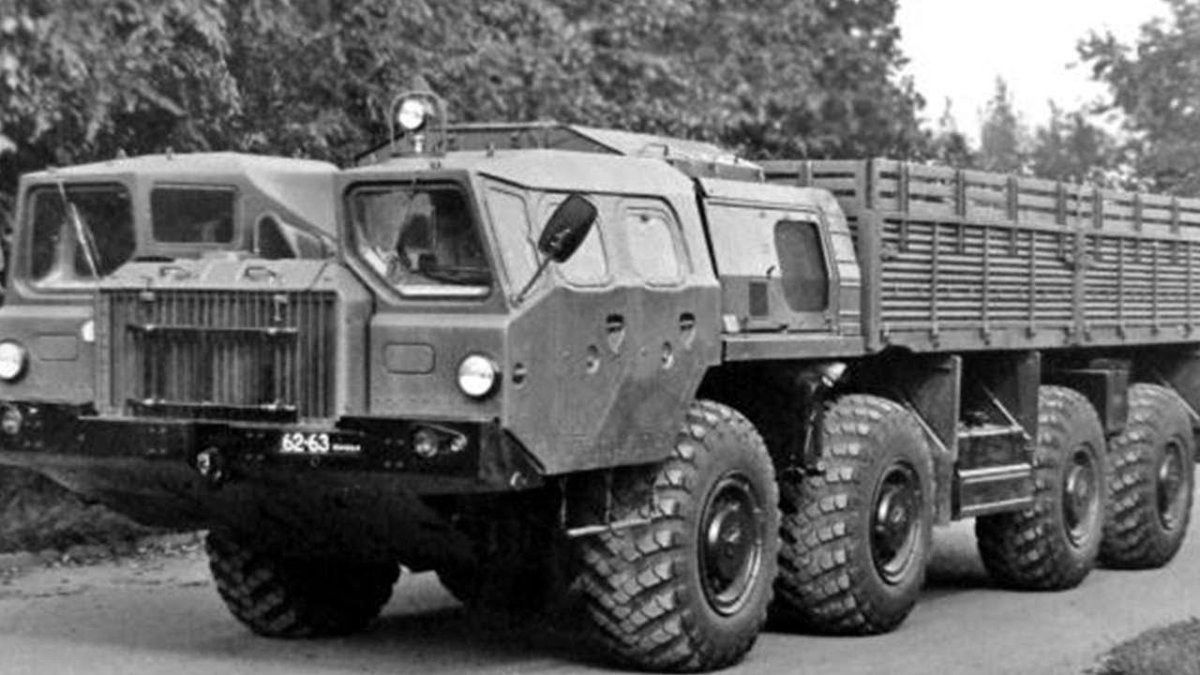 МАЗ военный тягач 7310