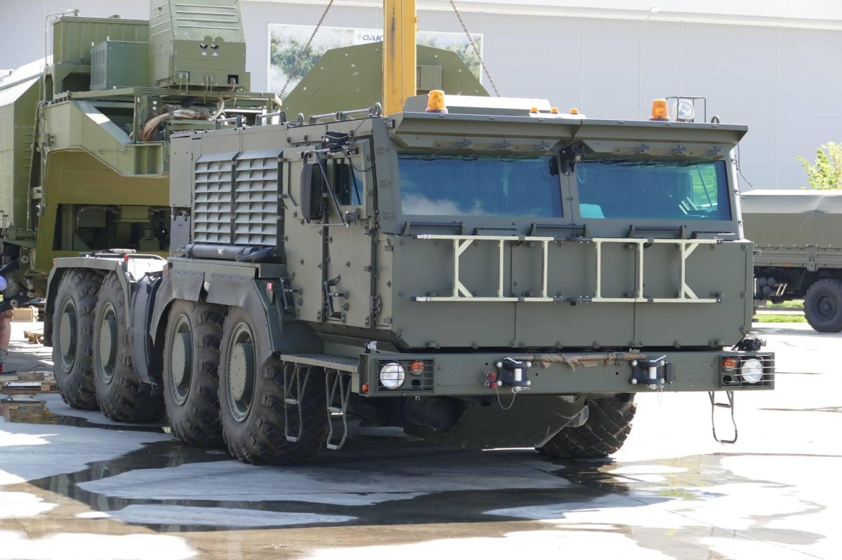 Тягач КАМАЗ 78504