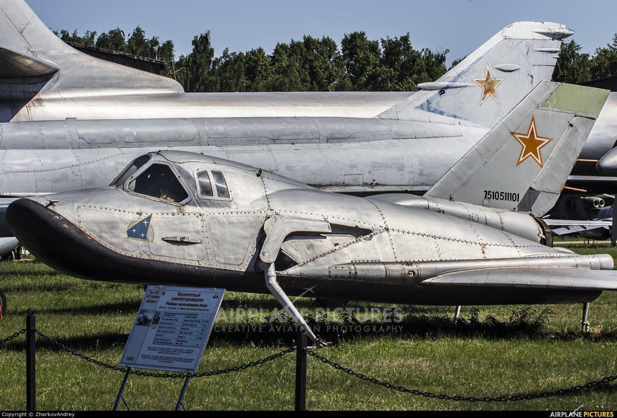 Микоян-Гуревич миг-105