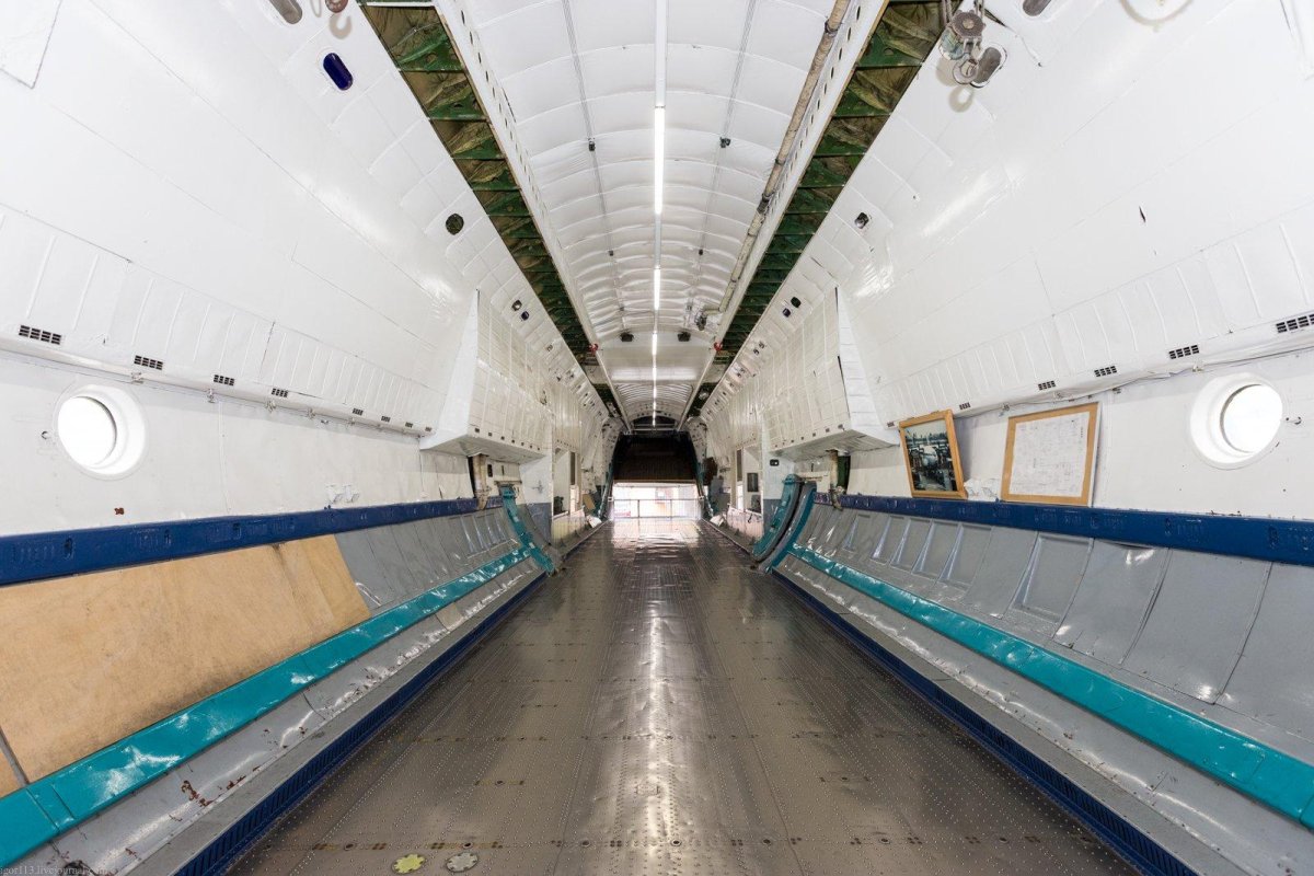 АН-22 Антей кабина