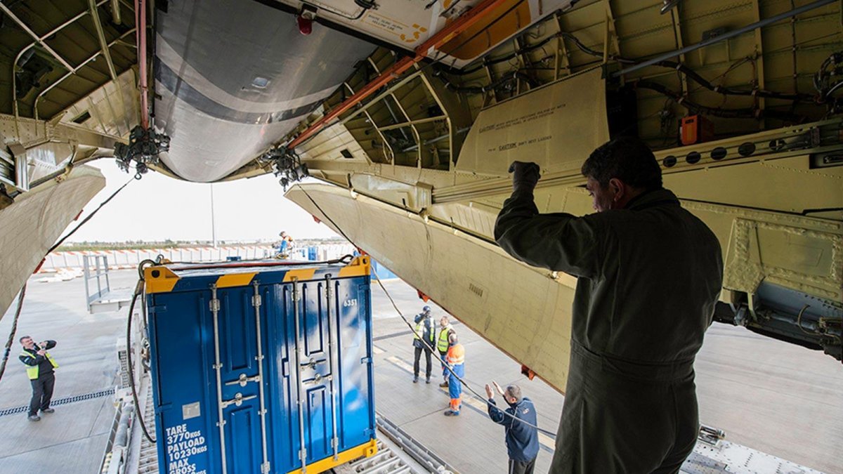 Ил-76 грузовой отсек