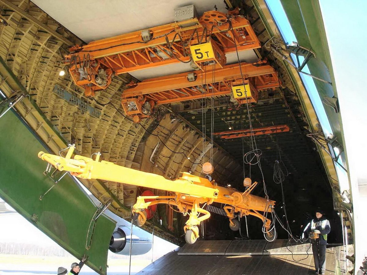 АН 124 грузовой отсек