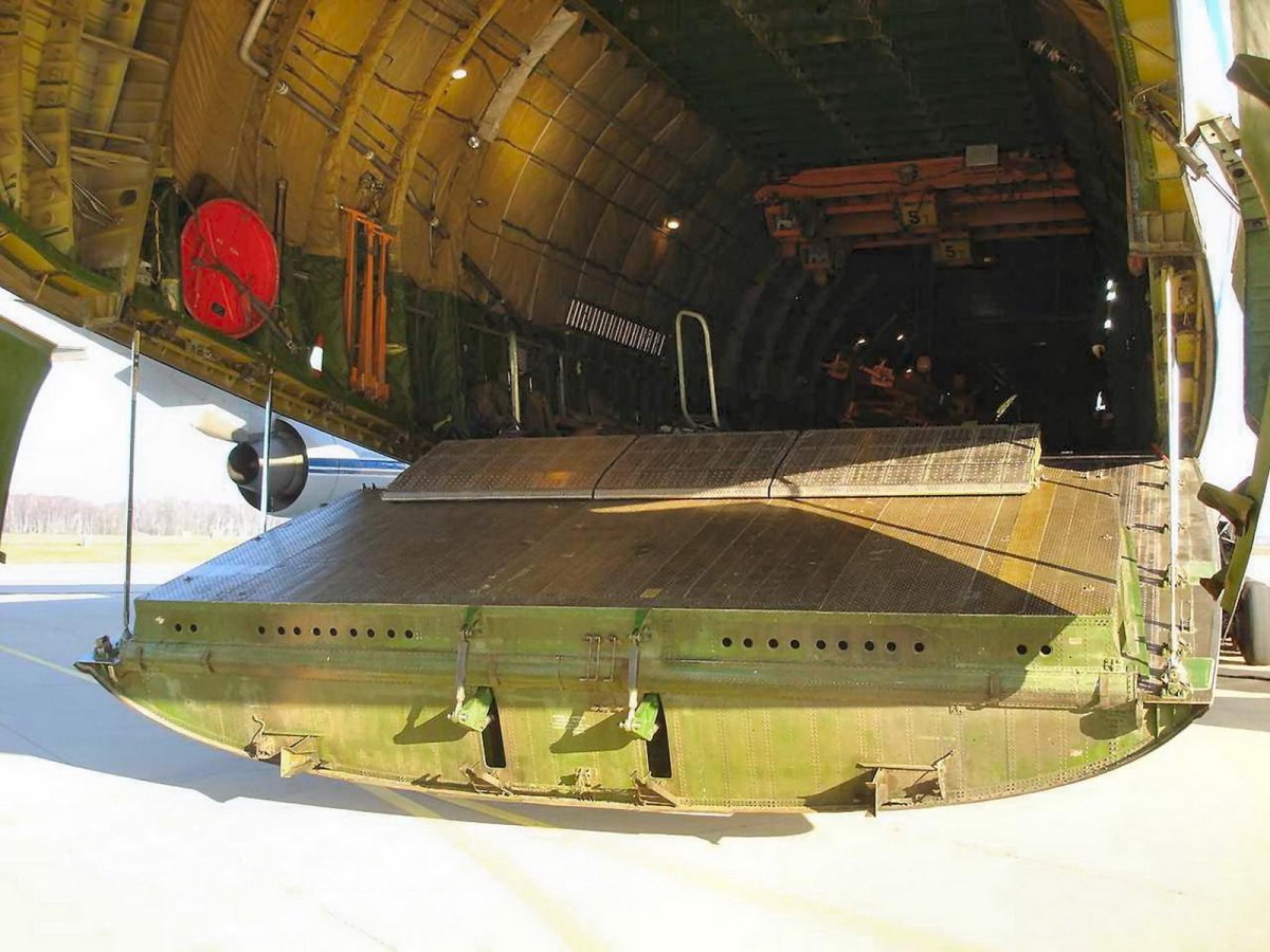 АН 124 кабина