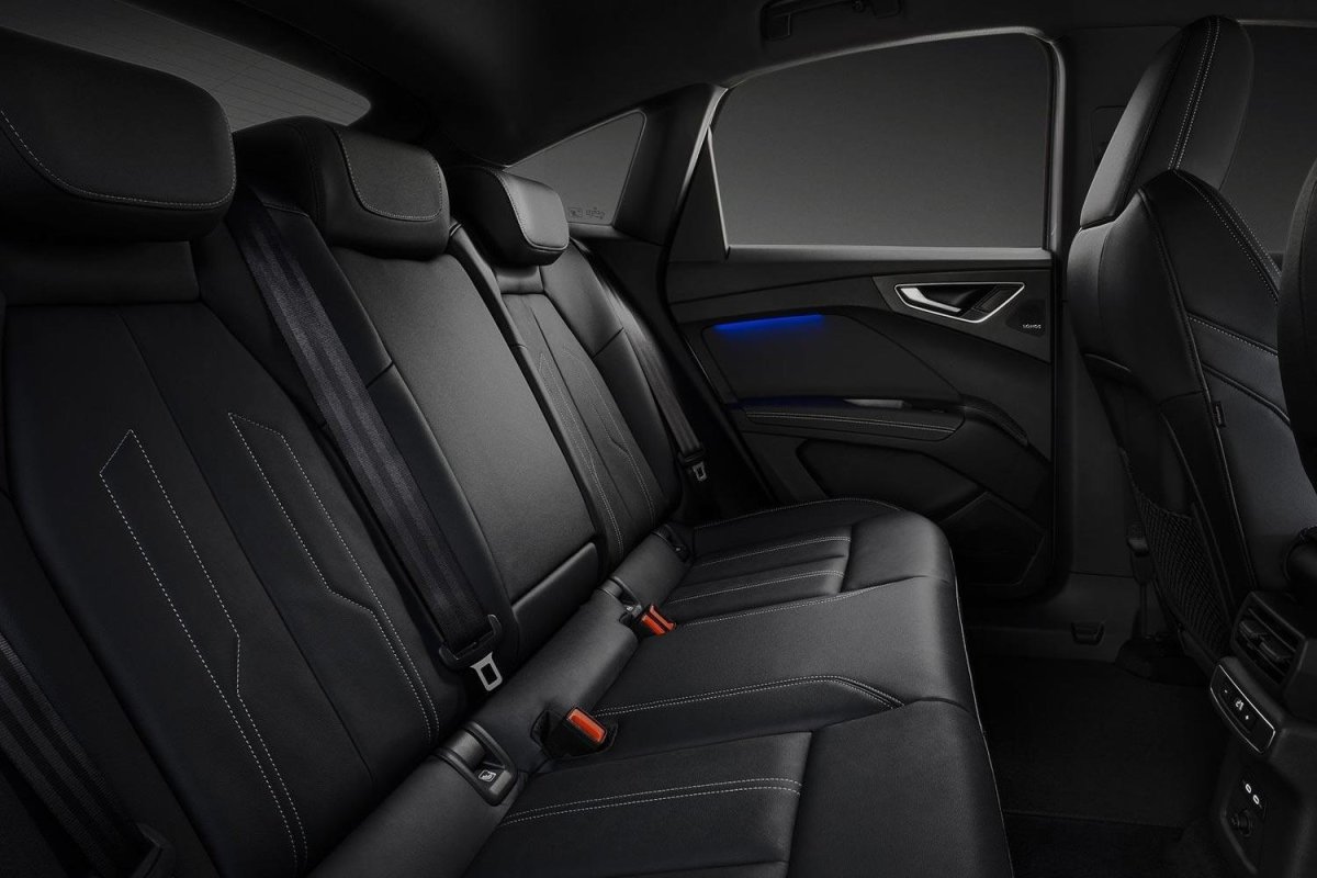 Audi e-tron 2021 салон сзади