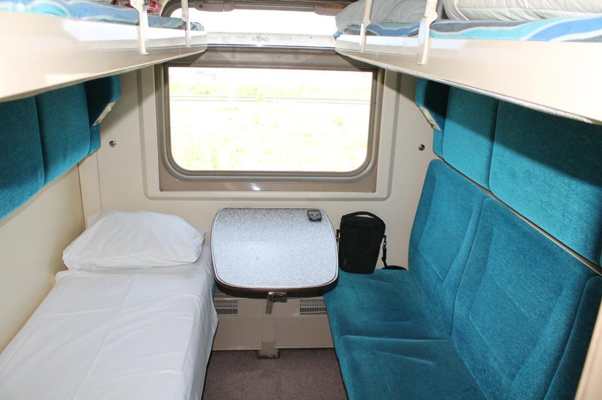 Фирменный поезд Кавказ 004м