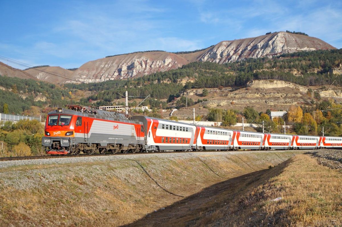 Поезд 004м Кавказ двухэтажный