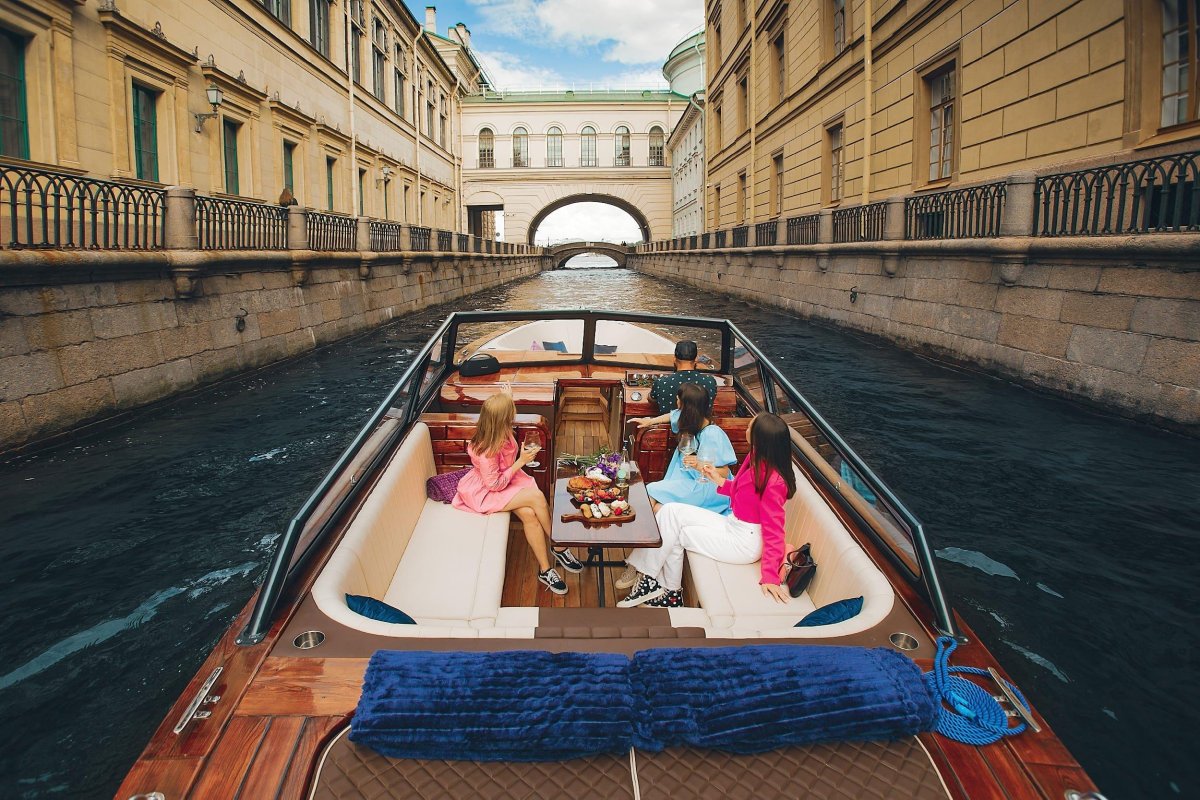 Прогулка на катере СПБ