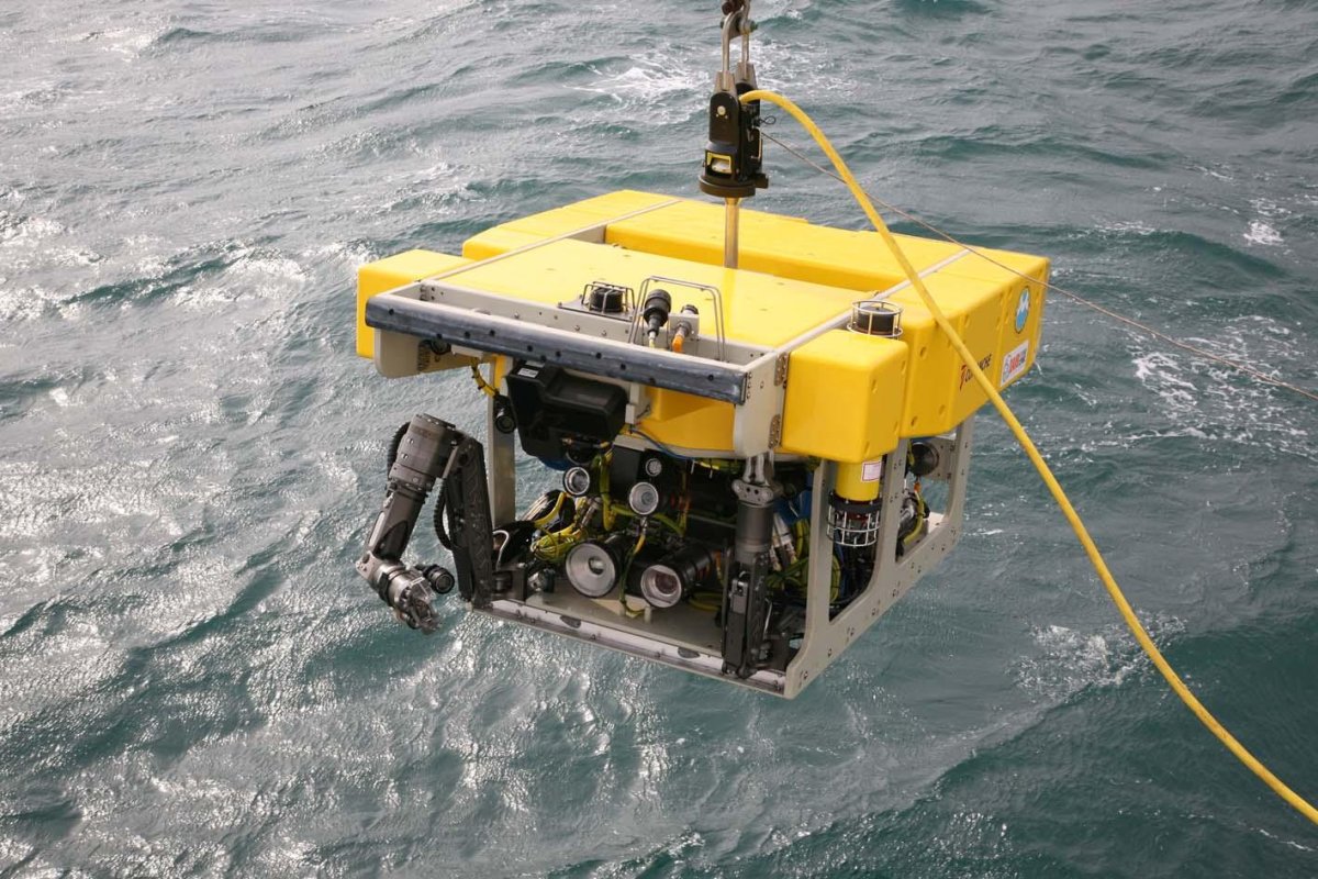 Телеуправляемый подводный аппарат Comanche