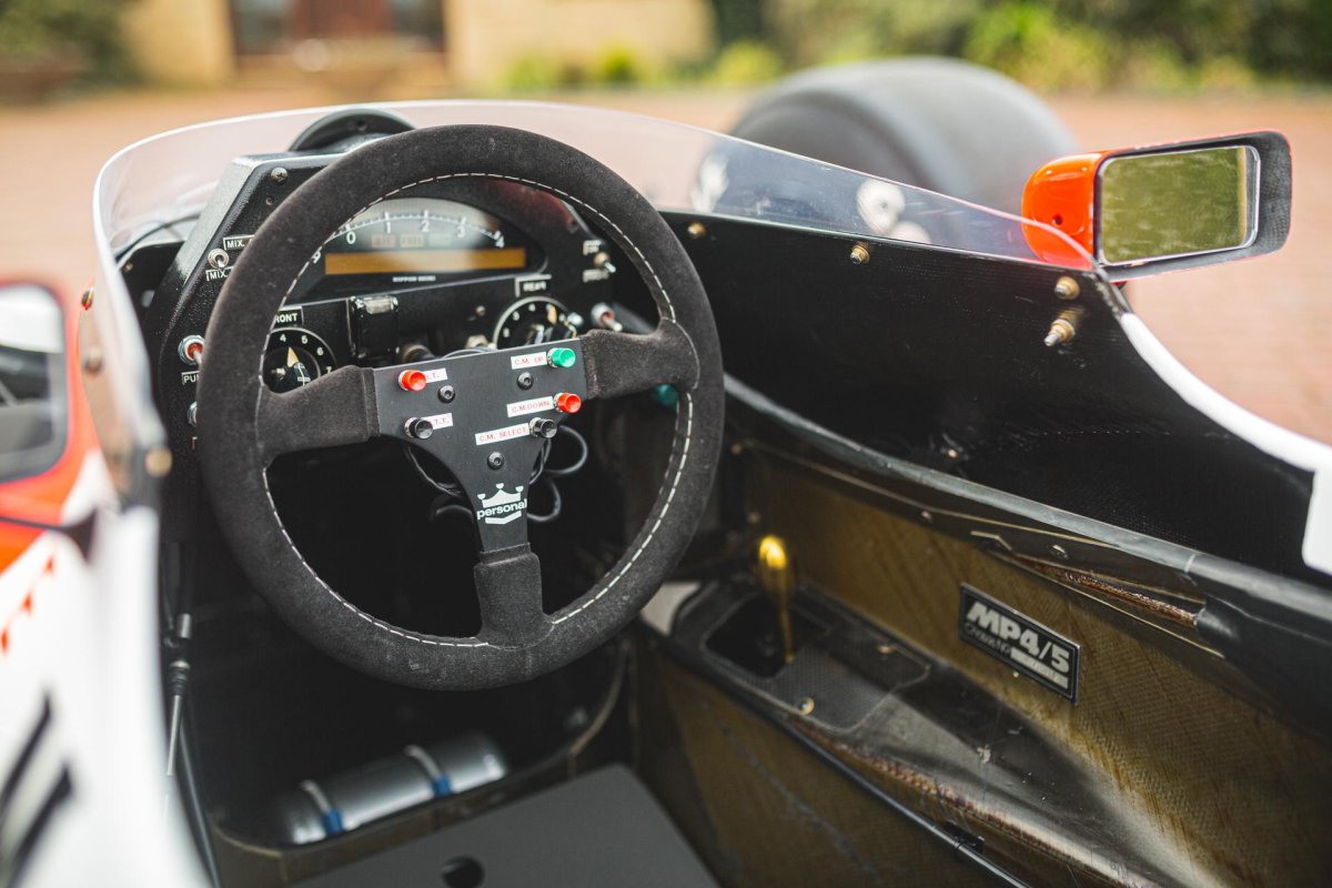 MCLAREN mp4/4 Cockpit