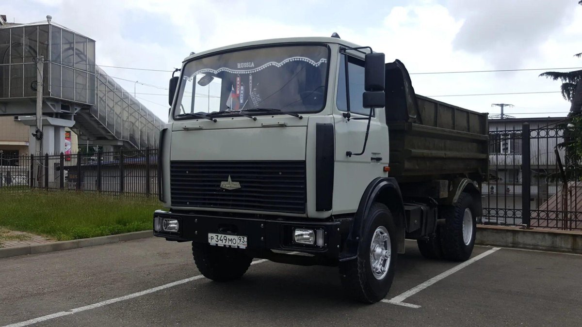 МАЗ 5551 тягач