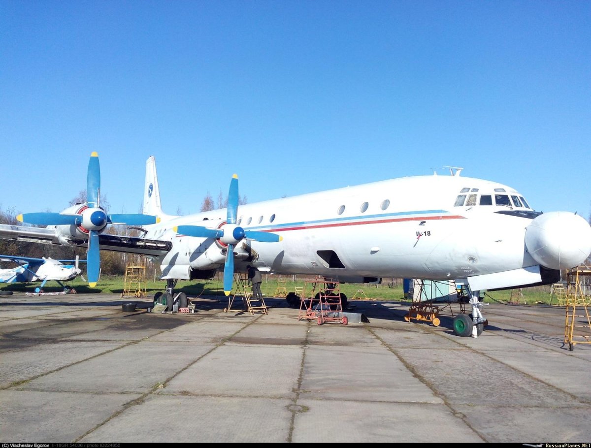 Ил-18 54006