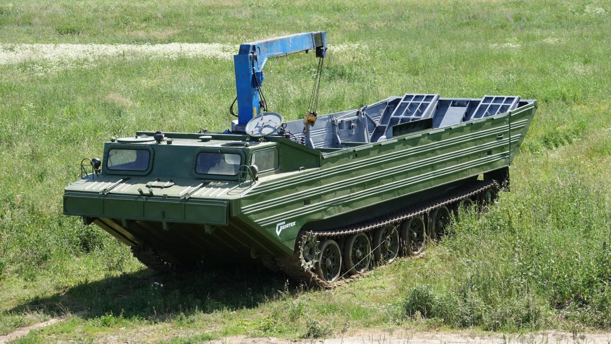 Гусеничный плавающий Транспортер ПТС-2