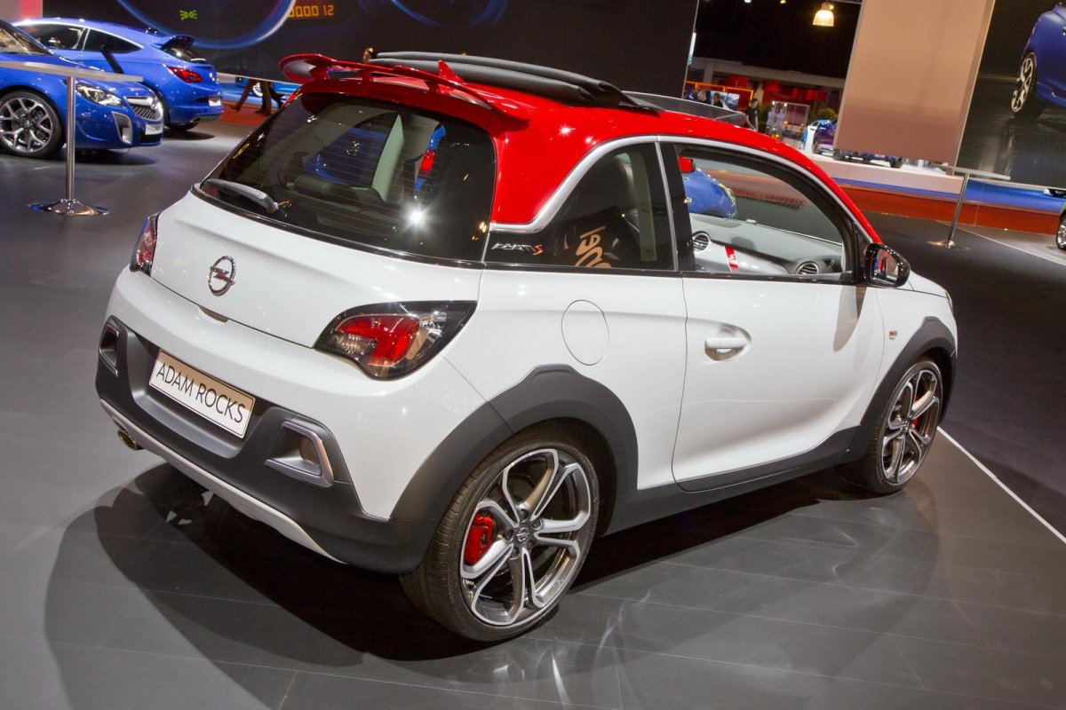 Опель адам 2022