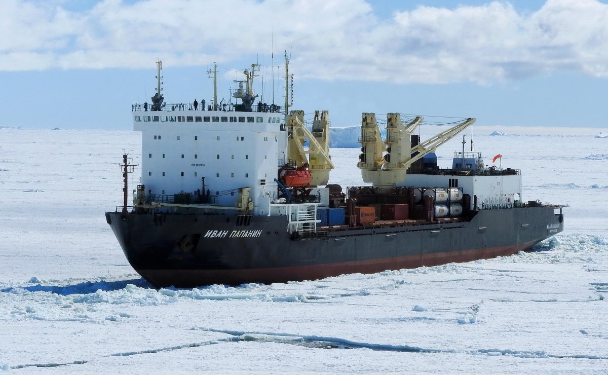 Иван Папанин ледокол