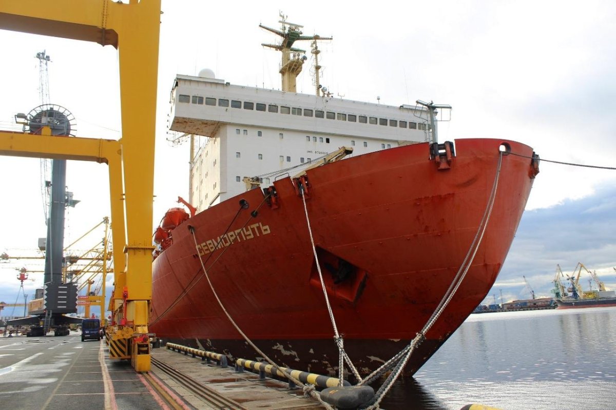 Атомный лихтеровоз Севморпуть