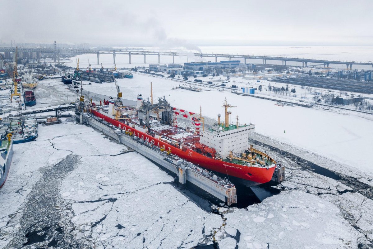 Атомный лихтеровоз Севморпуть