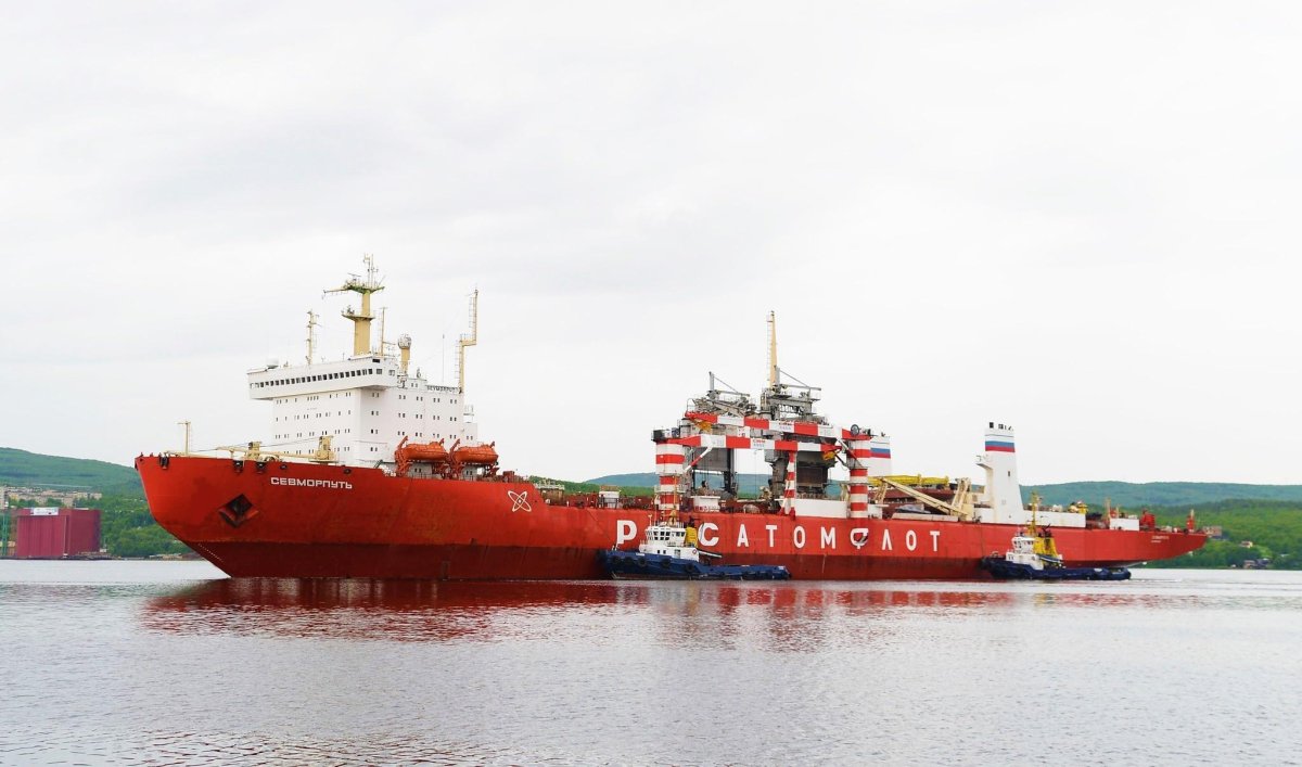 Мурманск Севморпуть контейнеровоз