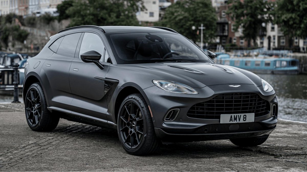 Астон Мартин кроссовер DBX 2022