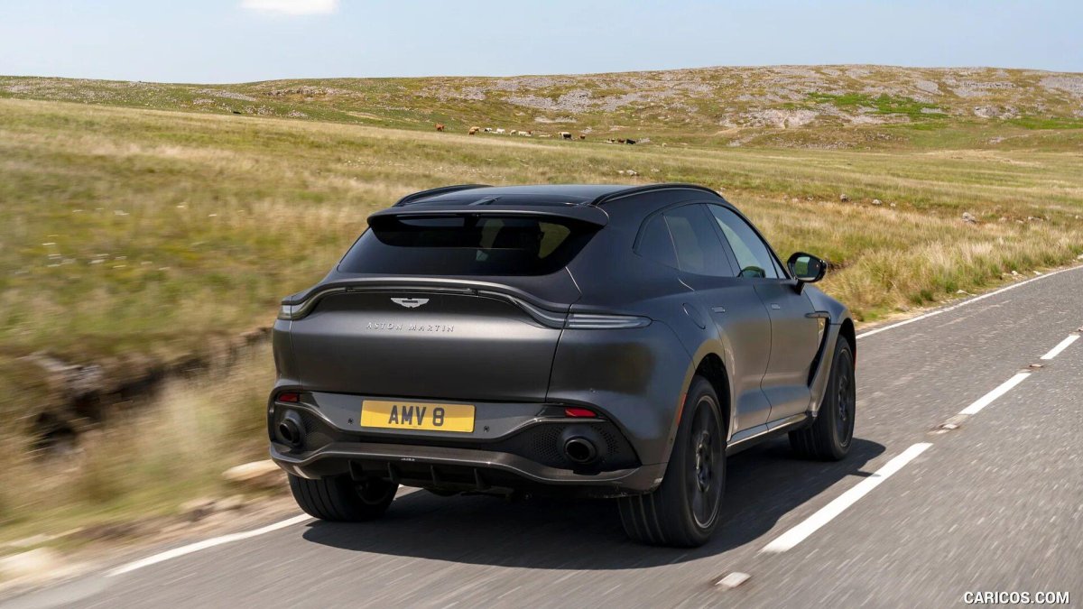 Астон Мартин DBX