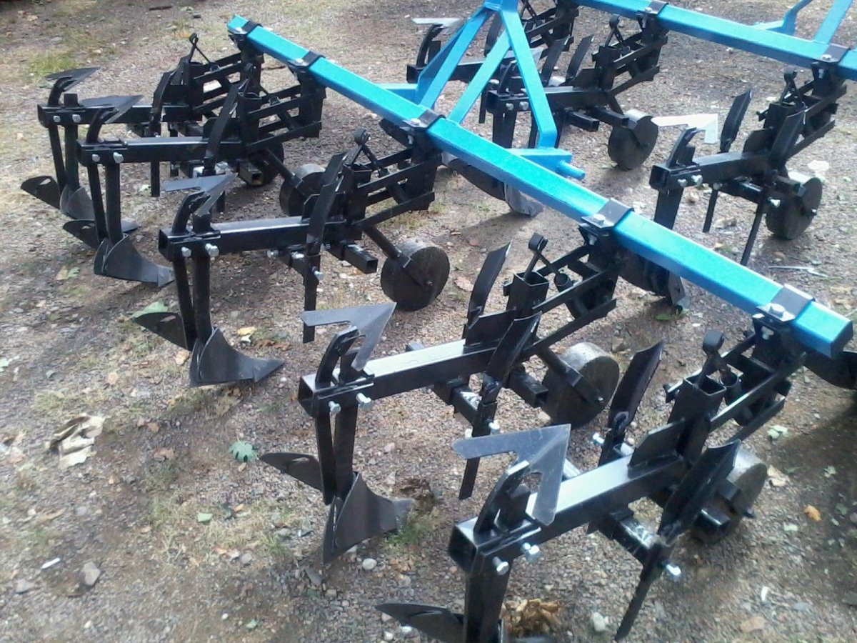 Культиватор окучник Виракс