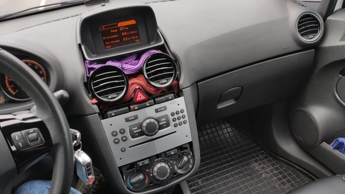 Opel Corsa 2007 салон