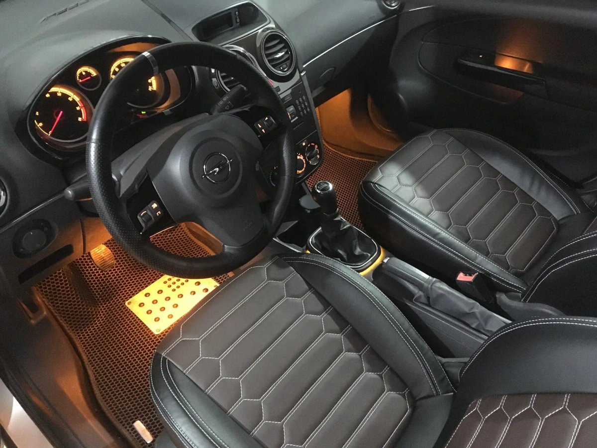 Кожаный салон Опель Корса д